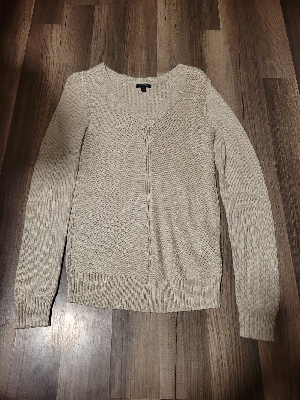 Apt9 V-Neck Cream Knit Sweater Size S